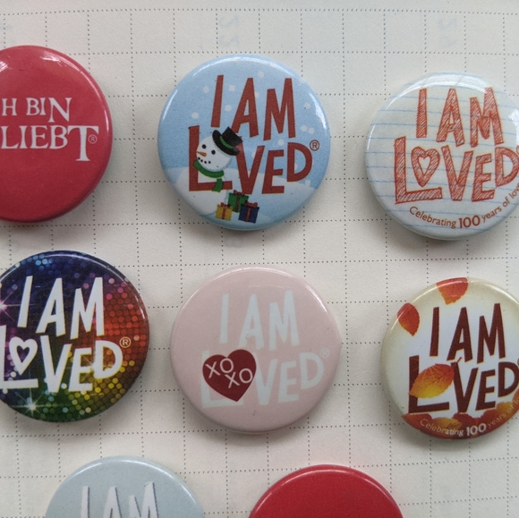 Metal Pin Helzberg Diamonds I AM LOVED in different languages - Picture 5 of 6